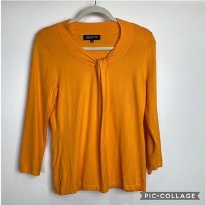 π² medium Jones New York orange knotted sweater